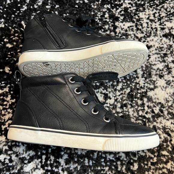 Kids cat & jack boots- size 13 - Picture 3 of 5